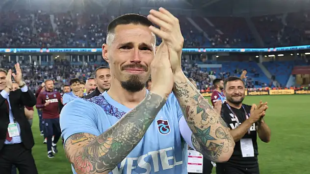 Marek Hamsik taraftarlara veda ederken gözyaşlarını tutamadı