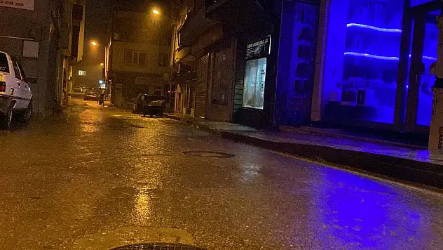 Sağanak sele neden oldu iki ilçede okullar 1 gün tatil edildi