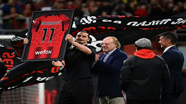 Zlatan İbrahimovic, futbolu bıraktı