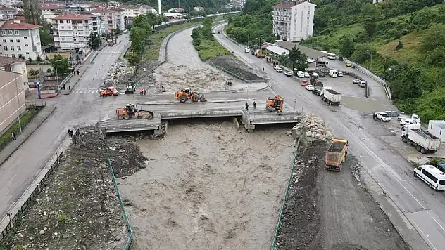 Eğitim öğretime sağanak arası! 5 ilçede okullar tatil edildi