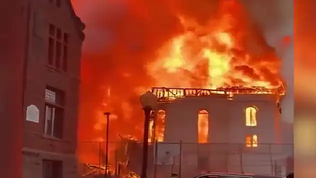 LGBT'ci Kilise'ye yıldırım düştü