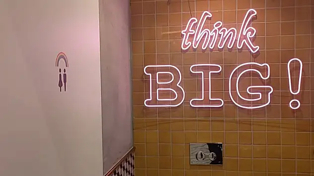 Ünlü alışveriş merkezinde LGBT skandalı!