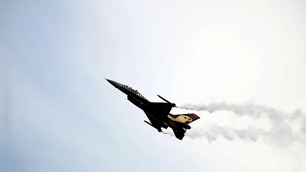 SoloTürk, Tekirdağ Kiraz Festivali'nde gösteri uçuş yaptı