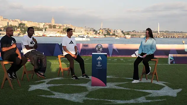 Roberto Carlos, Jardel ve Batshuayi, Champions Island'ın açılışını yaptı