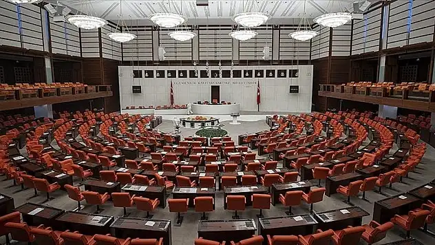Yeni dönemde Meclis yoğun gündemle başlayacak
