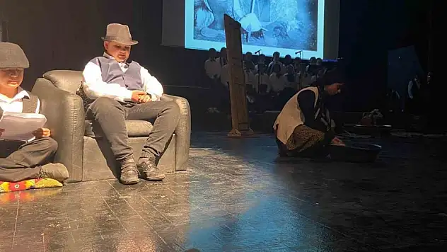 Ünlü ozanın hayatı sahnelendi
