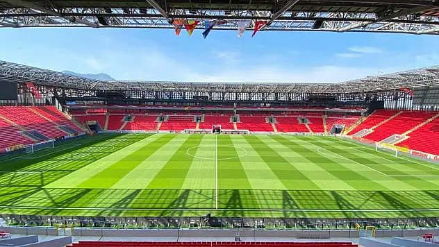 Fenerbahçe 10 yıldır hasret, Başakşehir ilk peşinde