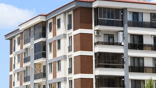 Komşunun dairesine öyle bir yazı astı ki...