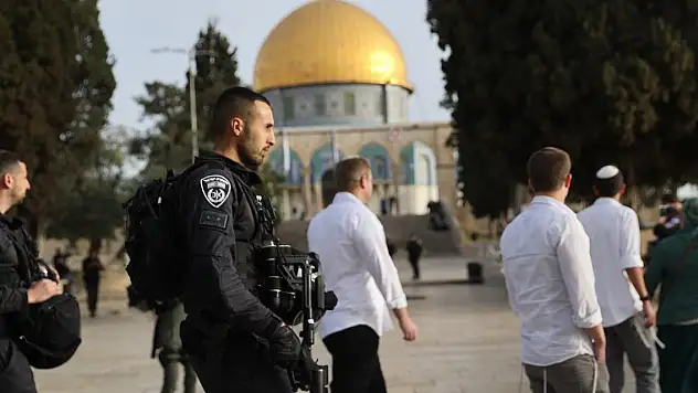 Fanatik Yahudilerden Mescid-i Aksa'ya baskın
