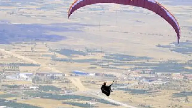 Akşehir'de Yamaç Paraşütü Şampiyonası başlıyor