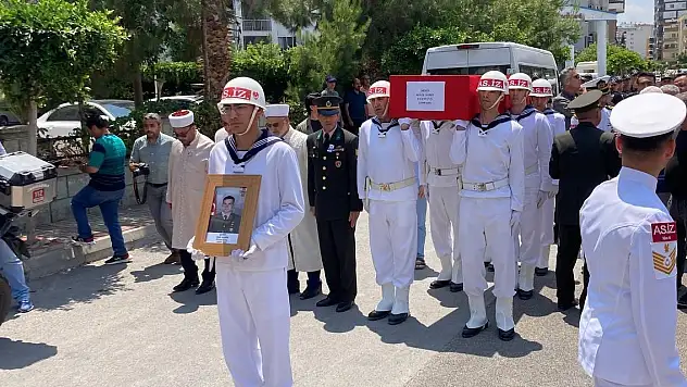 Mersinli şehidi binlerce kişi uğurladı