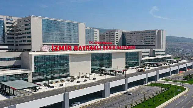 İzmir Bayraklı Şehir Hastanesi hasta kabulü için gün sayıyor