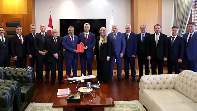 THY Başkanı Ahmet Bolat'tan kardeşi Ticaret Bakanı Ömer Bolat'a ziyaret