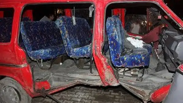 Nişan dönüşü kaza: 16 yaralı