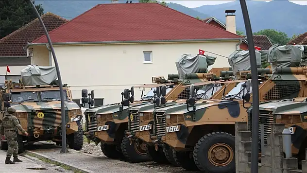 Mehmetçik, Kosova'nın kuzeyinde güvenliği sağlıyor