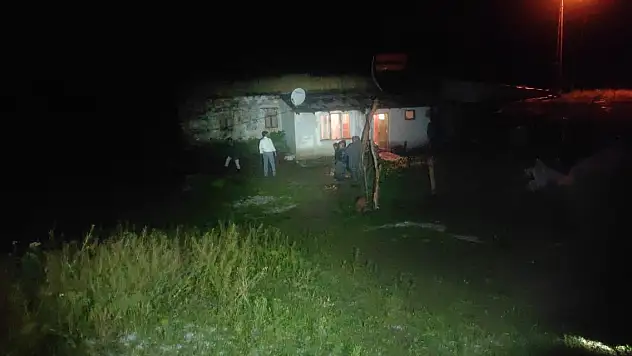 Kars'ta sağanak ve dolu dere taştı, 7 evi su bastı