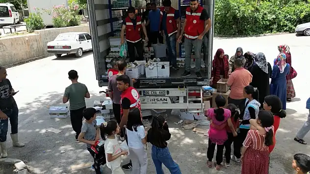 Kahramanmaraş'ta mobil sosyal market TIR'ları ile 60 bin kişiye yardım
