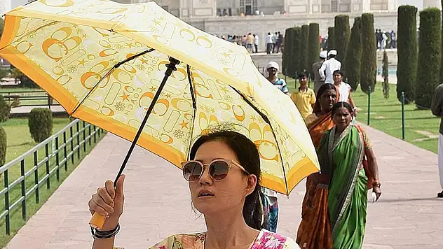 Hindistan'da aşırı sıcaklar nedeniyle can kaybı 96'ya yükseldi