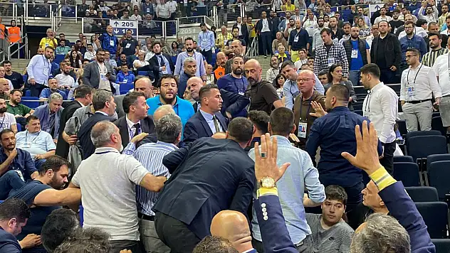 Fenerbahçe Olağan Mali Genel Kurulu'nda gerginlik