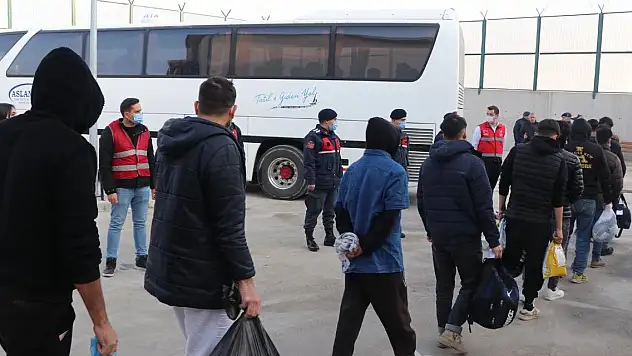 Son bir haftada 2 bin 253 düzensiz göçmen sınır dışı edildi