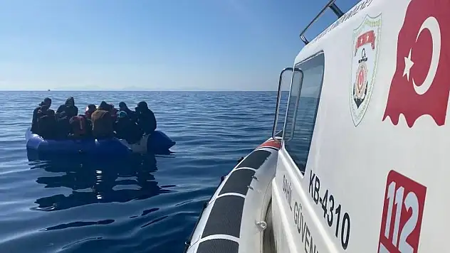 52 düzensiz göçmen yakalandı, 13 düzensiz göçmen kurtarıldı