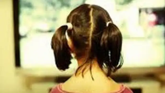 Çocuğunuz yüksek sesle TV izliyorsa dikkat!