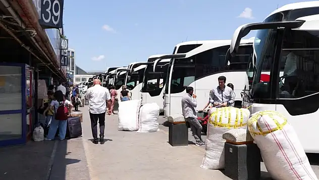 Bayrama sayılı günler kala 15 Temmuz Demokrasi Otogarı'nda yoğunluk