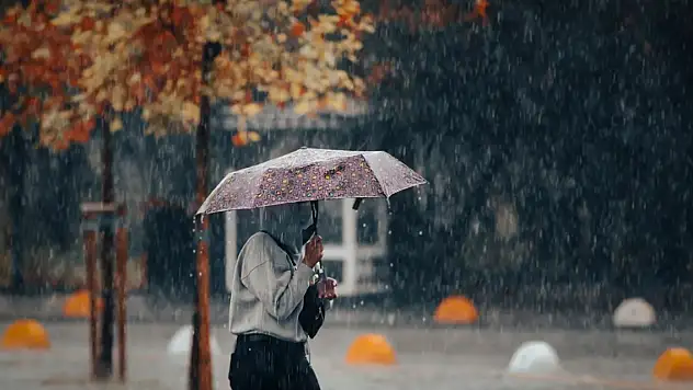 Depremin vurduğu o ile gök gürültülü sağanak uyarısı