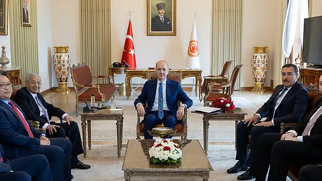 TBMM Başkanı Kurtulmuş, eski Malezya Başbakanı Mahathir Muhammed'i kabul etti