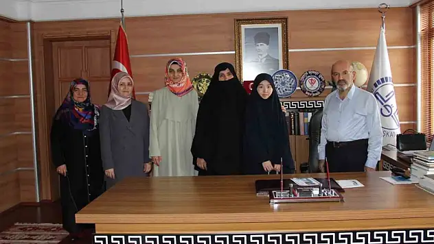 18 saatte Kur'an-ı Kerim'i ezbere hatmetti