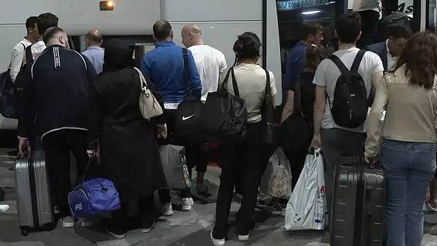 Otogarda bayram tatili yoğunluğu