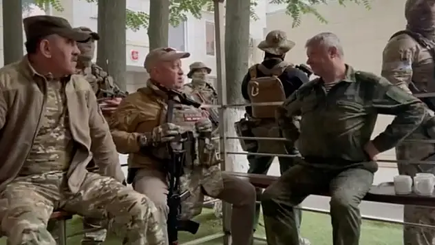 Wagner grubu Rostov'daki Rus Güney Askeri Bölge karargahına ulaştı