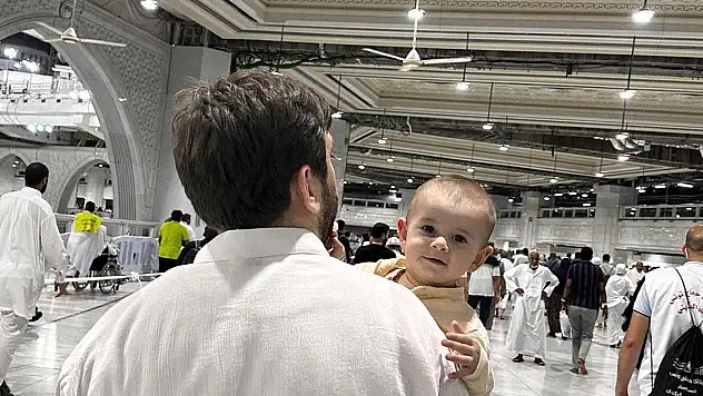 Kabe'nin minik hacı adayları görenlerin neşe kaynağı oluyor