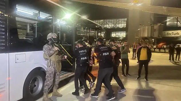 Son Dakika! Yerlikaya: Kırmızı bültenle aranan 2 zanlı yakalandı