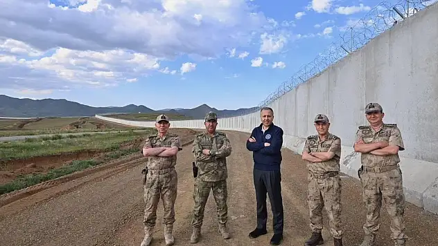Bakan Yerlikaya Türkiye-İran sınırındaki güvenlik duvarı çalışmalarını inceledi