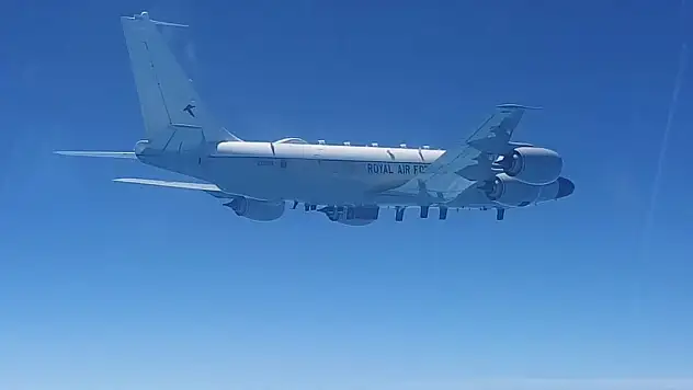 Ülke sınırına yaklaşan İngiliz uçaklarını engelledi