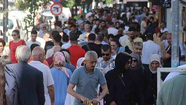 Bir şehir boş kalırken, bir şehir doldu taştı
