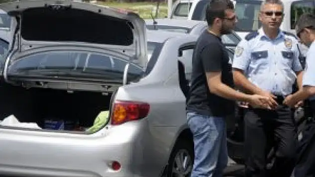 Plakasız araç ihbarı polisi alarma geçirdi