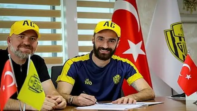 Riad Bajic imzayı attı