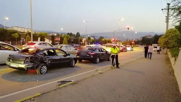 Zincirleme trafik kazası: 9 yaralı