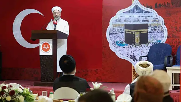 'İnsanlık, İslam'ın hak, hukuk, rahmet ve merhamet ilkelerine muhtaçtır'