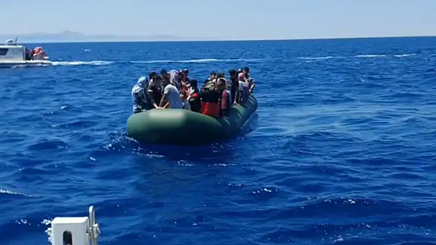Yunanistan'ın ölüme terk ettiği 84 düzensiz göçmen kurtarıldı