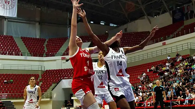 18 Yaş Altı Kız Basketbol Milli Takımı, Fransa'ya mağlup oldu