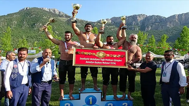 Seydişehir Yağlı Güreşleri'nde başpehlivan İsmail Koç oldu