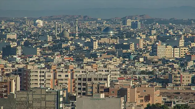 İran'da hava sıcaklığı 50 dereceyi gördü