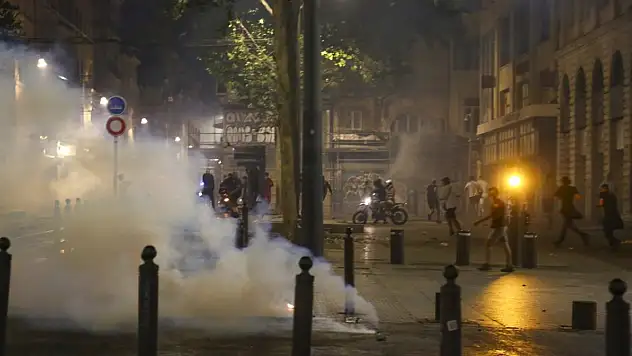 Fransa'daki protestoların maliyeti 1 milyar avroyu aştı