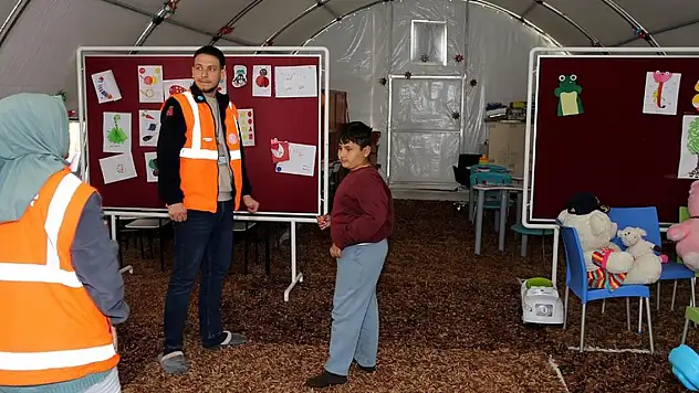 Deprem bölgesindeki öğretmenlerin hizmet puanları artırılacak