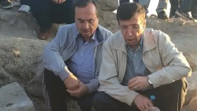 Tarihi mekanda Dekan'dan Asr Suresi