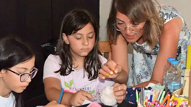 Atık malzemelerden kostüm dikecekler