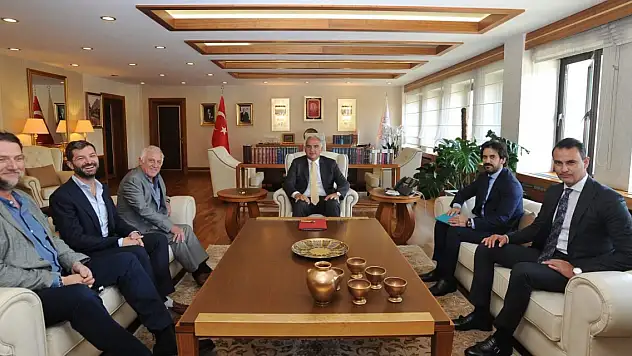 Bakan Ersoy, yapımcı James Brock ile görüştü